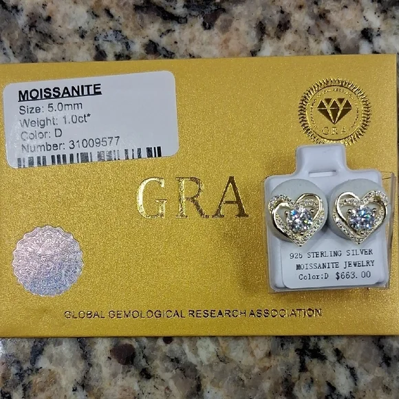 1.0 Ct Gold and Silver Heart Earrings - Picture 3 of 4